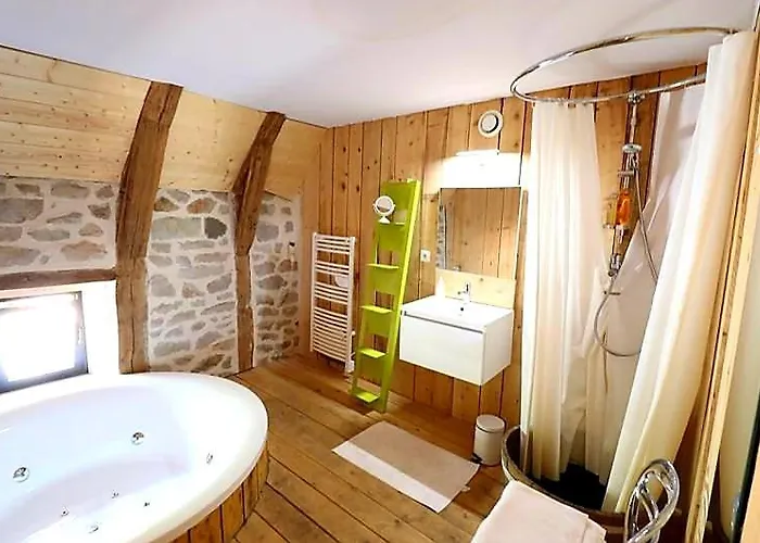 Holiday home La Grange Aux Frenes -gite 6 Personnes- Tranquillite, Nature Et Confort Le Vaulmier